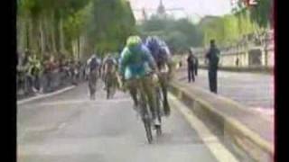 Alexander Vinokourov wins stage 21 on ChampsÉlysées Tour France 2005 [upl. by Reteid]