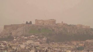 Sandstaubwolke aus der Sahara hüllt Athen ein [upl. by Neelrad117]