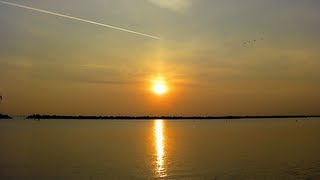 Sonnenaufgang am Meer in Italien [upl. by Naashar]