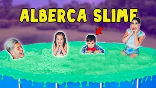 KIMA Y JUANITO LLENARON LA ALBERCA DE SLIME 😱 Jukilop  Kimberly Loaiza [upl. by Courtnay739]