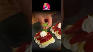 Pavlova Törtchen mit Erdbeeren Knusprig amp Fruchtig 🍓 Sehr LECKER LINK IN DER BESCHREIBUNG 👇 shorts [upl. by Sanburn392]