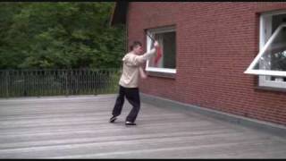 Tai Chi 32 Yang Stil Schwertform  32 Step Yang Style Tai Chi Sword Routine [upl. by Shirlene]