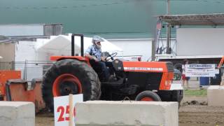 Zetor 8011 10500lb Tractor Pulling Aylmer Ontario 2017 [upl. by Sarazen]