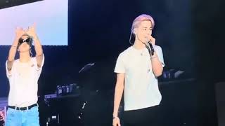 Jimin cantando promise y Suga se sorprende  concierto en Singapur [upl. by Finstad]