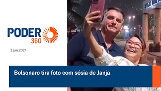 Bolsonaro tira foto com sósia de Janja [upl. by Silsbye139]