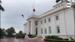 Palais présidentiel  Le drapeau national en berne [upl. by Pulchia527]