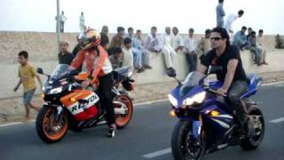 r1 2007 vs cbr 1000rr 2005 [upl. by Maurise]