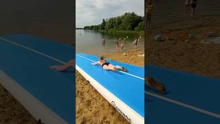 Wir bauen eine XXL WASSERRUTSCHE am See 😵💦mit Itsmisabell und Tom airtrack slipandslide lustig [upl. by Meingolda]