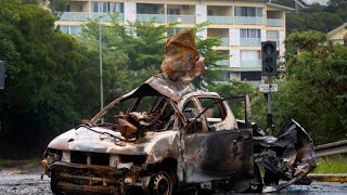 NouvelleCalédonie  tirs sur des barrages médiathèque et mairie annexe incendiées [upl. by Merrili]