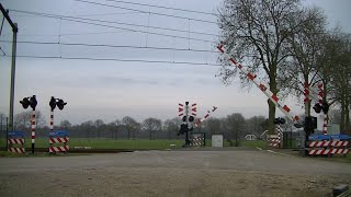 Spoorwegovergang DriebergenZeist  Dutch railroad crossing [upl. by Eeldarb]