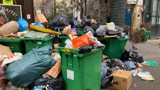 Grève des éboueurs les poubelles parisiennes débordent au 12ème jour de grève  AFP Images [upl. by Duyne]