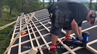 Legging av Takplater i Valdres Roofing [upl. by Elaine]