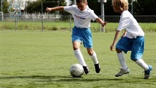 Het aanleren van passeren in 1 tegen 1 frontaal  Voetbalomgeving [upl. by Arised]