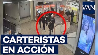 Así operan los carteristas en el metro de Barcelona [upl. by Leruj173]