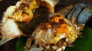 Ganjanggejang Raw crabs marinated in soy sauce 간장게장 [upl. by Anekahs]