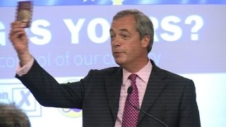 Farage quer independência para o parlamento britânico [upl. by Aletse]