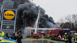 Großbrand in ErkrathHochdahl  Riesige Rauchwolke kilometerweit sichtbar  21122020 [upl. by Aicirtap]