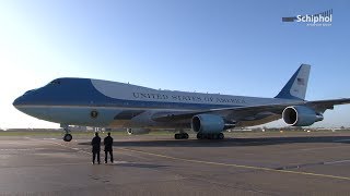 Aankomst president Obama op Schiphol [upl. by Odelle]