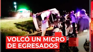 ACCIDENTE EN ENTRE RÍOS VOLCÓ UN MICRO DE EGRESADOS EN LA LOCALIDAD DE SAN JOSÉ [upl. by Britte822]