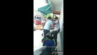 Lelaki Cina Gaduh dengan Guard sebab Moto kena Clamp [upl. by Yeleen]