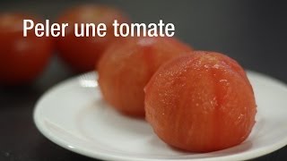 Comment peler une tomate [upl. by Emoraj]