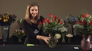 How to Arrange a Dozen Roses in a Vase [upl. by Rubel716]