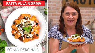 Pasta alla Norma come fare la classica pasta siciliana con melanzane [upl. by Melisande785]