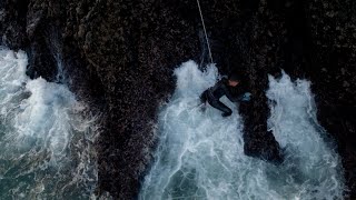 La dura jornada de los percebeiros gallegos  NATIONAL GEOGRAPHIC ESPAÑA [upl. by Ynnam253]