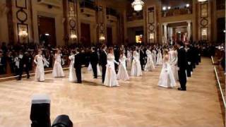 Hofburg Ball der Wiener Wirtschaft 2012 Einzug EröffnungskomiteeBalleröffnung [upl. by Yerfoeg]