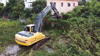 Incredible ME210LC MATADOR excavator clearing TREE for new construction [upl. by Derfliw]