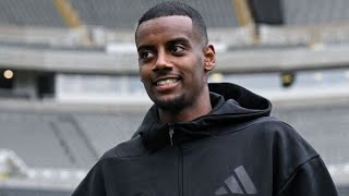 Alexander Isak gesture to fellow Arsenal transfer target speaks volumes [upl. by Leblanc]