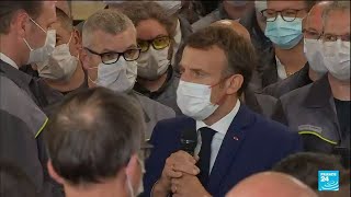 France  Emmanuel Macron accueilli par Xavier Bertrand à l’usine Renault de Douai [upl. by Callida274]