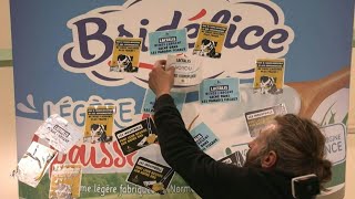 Le stand de Lactalis au Salon de lagriculture à nouveau visé  AFP [upl. by Rasure]