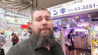 Besöker elektroniknördens mecka  Akihabara Radio Center [upl. by Landsman198]