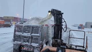 Opération déneigement à Montréal le 13 janvier 2023 avec un Larue D60 [upl. by Akeinahs]