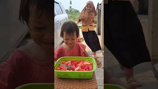 Yang menang makan semangka challenge semangka shorts shortvideo youtubeshorts viralvideo [upl. by Jea514]