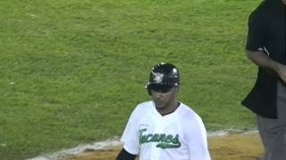 HomeRun 2 de Uriak Marquez de Tucanes de Chiapas 18122014 [upl. by Arrek]