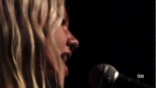 Elle King  quotCant Be Lovedquot Live on eTown [upl. by Acimot]