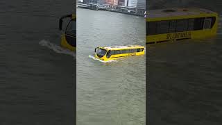 Este autobús puede andar sobre el agua 😰 [upl. by Zeiler]