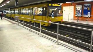 Stadtbahn Stuttgart U7 nach Ostfildern Nellingen fährt am Hauptbahnhof ein [upl. by Schaffel]