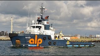 Zeesleper Alp Ace naar zee Scheveningen 2472017 [upl. by Hayne807]