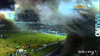 Mirá las cargadas de los hinchas de Racing sobre Independiente  Descenso de Independiente [upl. by Ohs218]