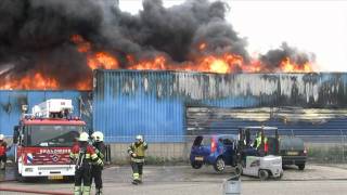 GPTV Grote brand verwoest Harlinger Spekjesfabriek [upl. by Glenda]