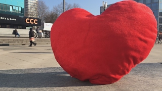 Valentinstag in Berlin  Ein Tag mit Herz I Wie bleibt man verliebt [upl. by Adiarf]