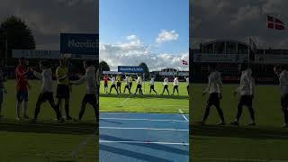 B93 TV Spillerne hilser på hinanden inden det går løs på Hvidovre Stadion [upl. by Gavini]