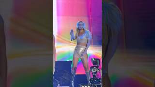 Bad Gyal canta “Fiebre” en vivo [upl. by Yliab]