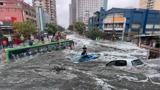 Mass evacuation in the Philippines The river embankment broke floods submerged Manila [upl. by Sitruc]