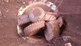 CONTINUOUS BOULDER JAMMING AND CRUSHING IN 1600 TPH KOBELCO GYRATORY CONE CRUSHER DURING OPERATION [upl. by Notlaw]