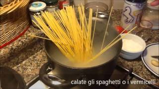 Spaghetti con ragù di calamari [upl. by Ttezzil]