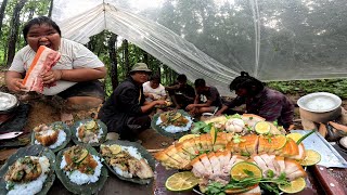 BANBHOJ in Heavy Rain Boiled Pork Belly and Pork Ribs with Garlic Sauce Eating with Rice in Jungle [upl. by Eesak]